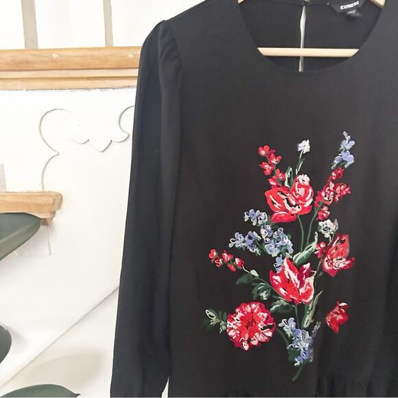 Express Black Embroidered Tunic Floral Print Long Sleeve Ruffle Hem Size PS - Picture 4 of 7